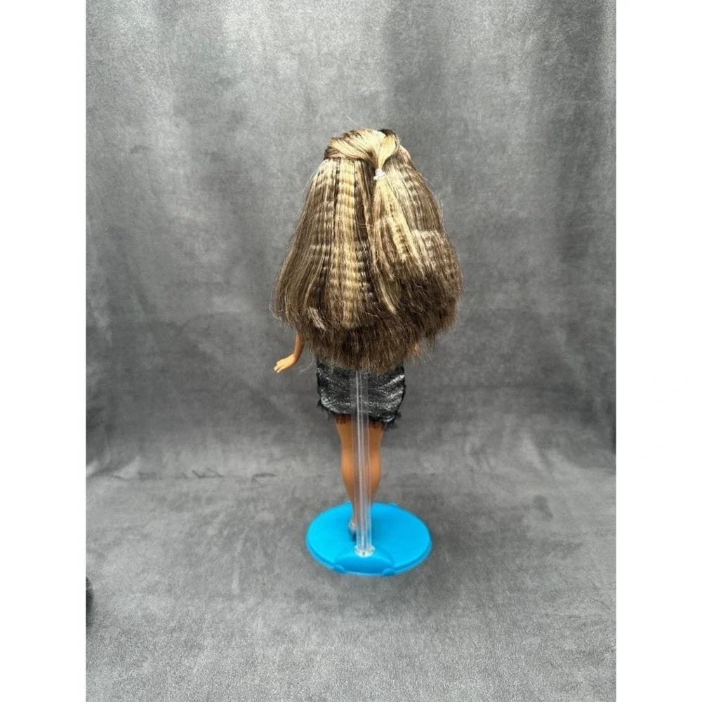 Fashion Fever Styles For 2 Brunette Barbie Doll